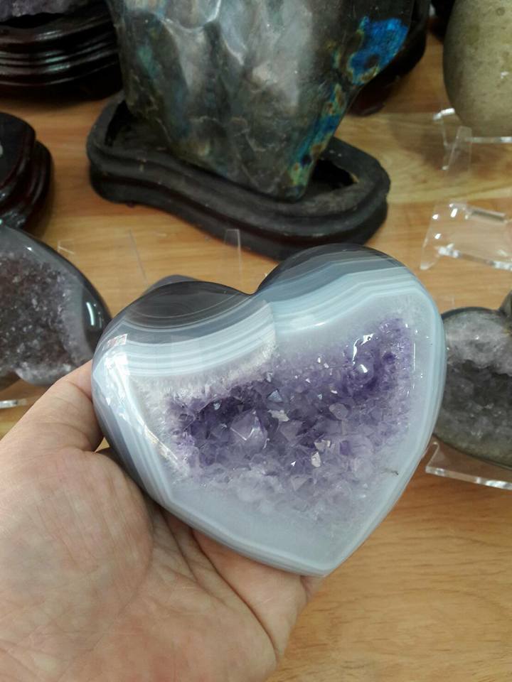 ก้อนอาเกต ตกผลึก เจียรูปทรงหัวใจ