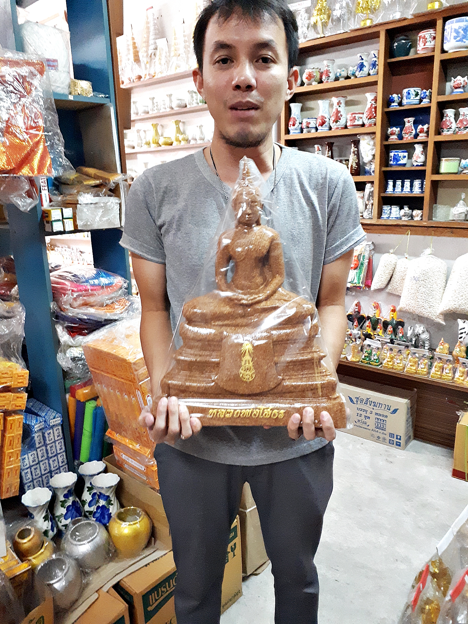 รูปหล่อ หลวงพ่อโสธร เนื้อกระเบื้องหลังคาโบสถ์ (พระขนาดตั้งบูชา ขนาดใหญ่ หน้าตัก 9นิ้ว)