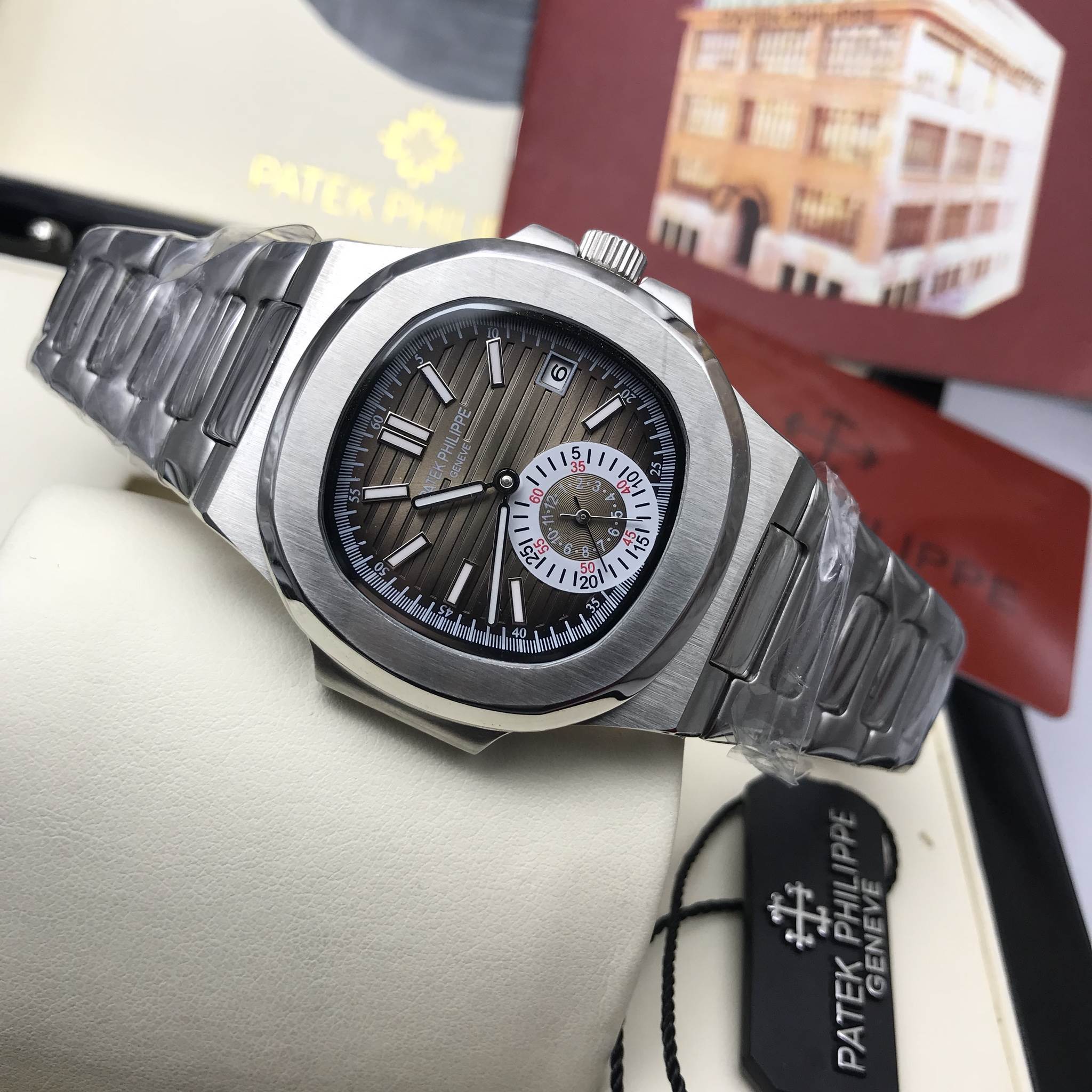 นาฬิกา Patek Philippe รุ่น Men Nautilus 5980 Stainless With Grey Dial หน้านํ้าตาล