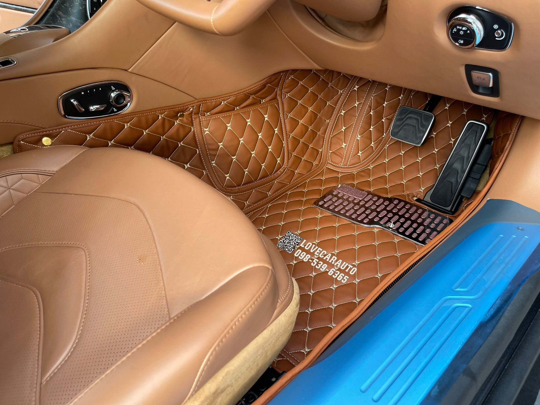 พรมปูพื้นรถยนต์ Aston Martin DBS