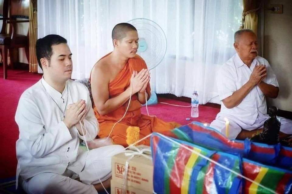 นกสาริกาเรียกทรัพย์ (พุทธคุณ เมตตาเสน่ห์ ค้าขาย เรียกทรัพย์) เนื้อผงคลุกรัก ปี2562