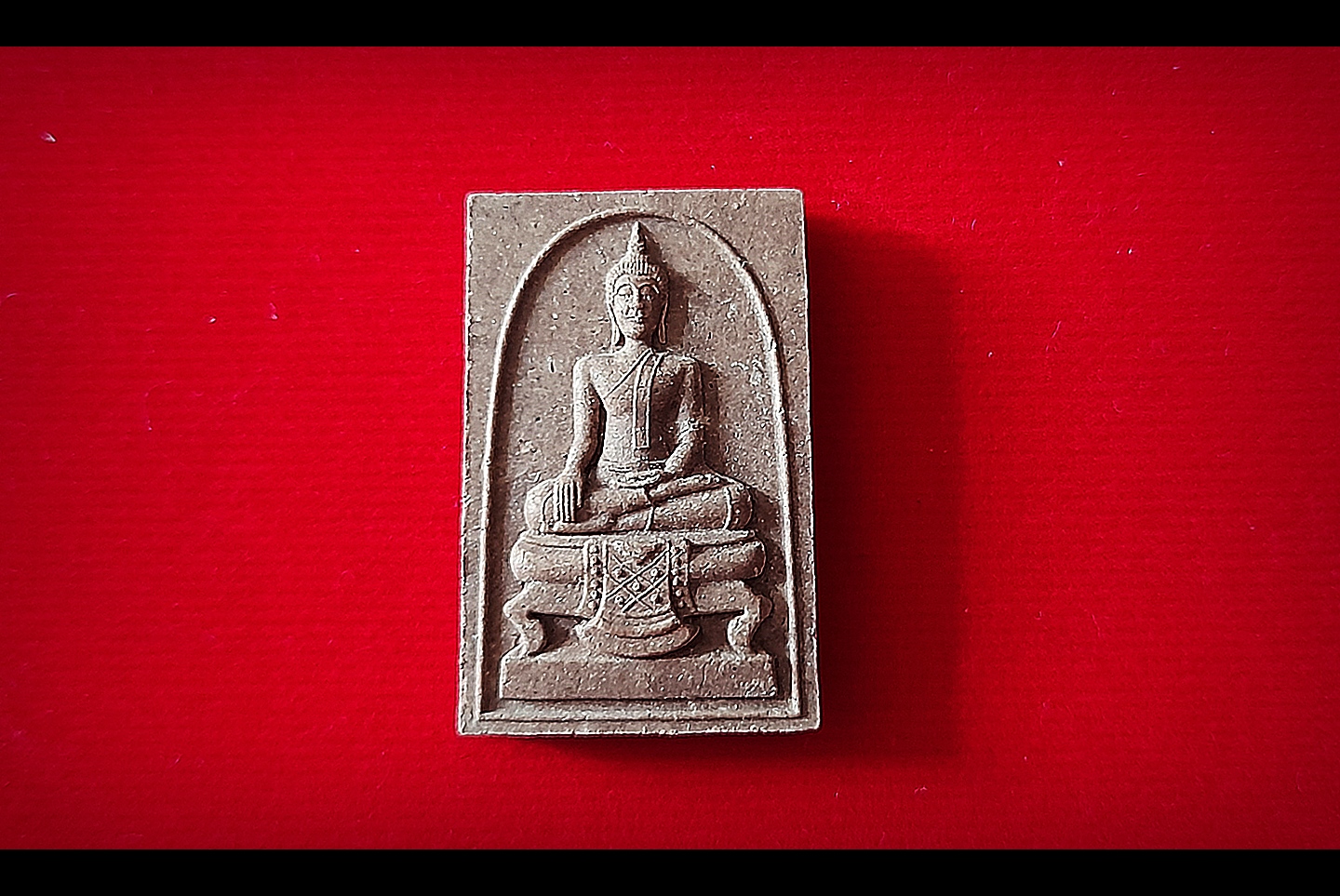 พระสมเด็จหลวงพ่อโตในวิหาร เนื้อผงชนวนมวลสารเก่าหลวงพ่อกวย รุ่นแรงครู ปี2560 หลวงพ่อกวย วัดโฆสิตาราม(วัดบ้านแค) จ.ชัยนาท ปี2563 - (ขนาด 5x7นิ้ว จีวรส้ม ด้านหน้ายันต์ครู ยันต์นะปัดตลอด ด้านหลังยันต์มงกุฎพระพุทธเจ้าหนุนดวง) ปี2563 #ปลุกเสกที่วัดโฆสิตาราม #รั