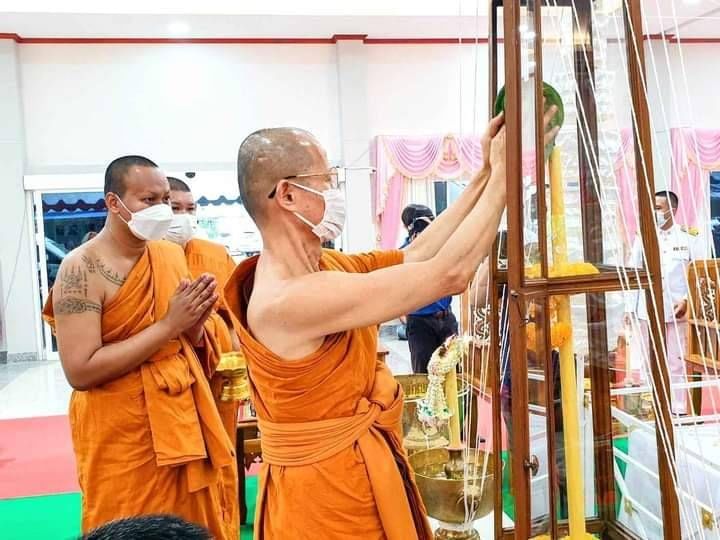 เหรียญ หลวงพ่อกวย (รุ่นแรก ทรงเสมา ฐานหน้า#พญาเสือโคร่ง(#มหาอำนาจ) หลัง พญา #หนุมาน4กร(#ครูแรง) (#ธงชัย #พระขรรค์ #จักร #ตรีศูล)) ปี2565 เนื้อมหาชนวน ไม่ตัดปีก ตอก9โค็ด #ชุดกรรมการ #รับประกันแท้