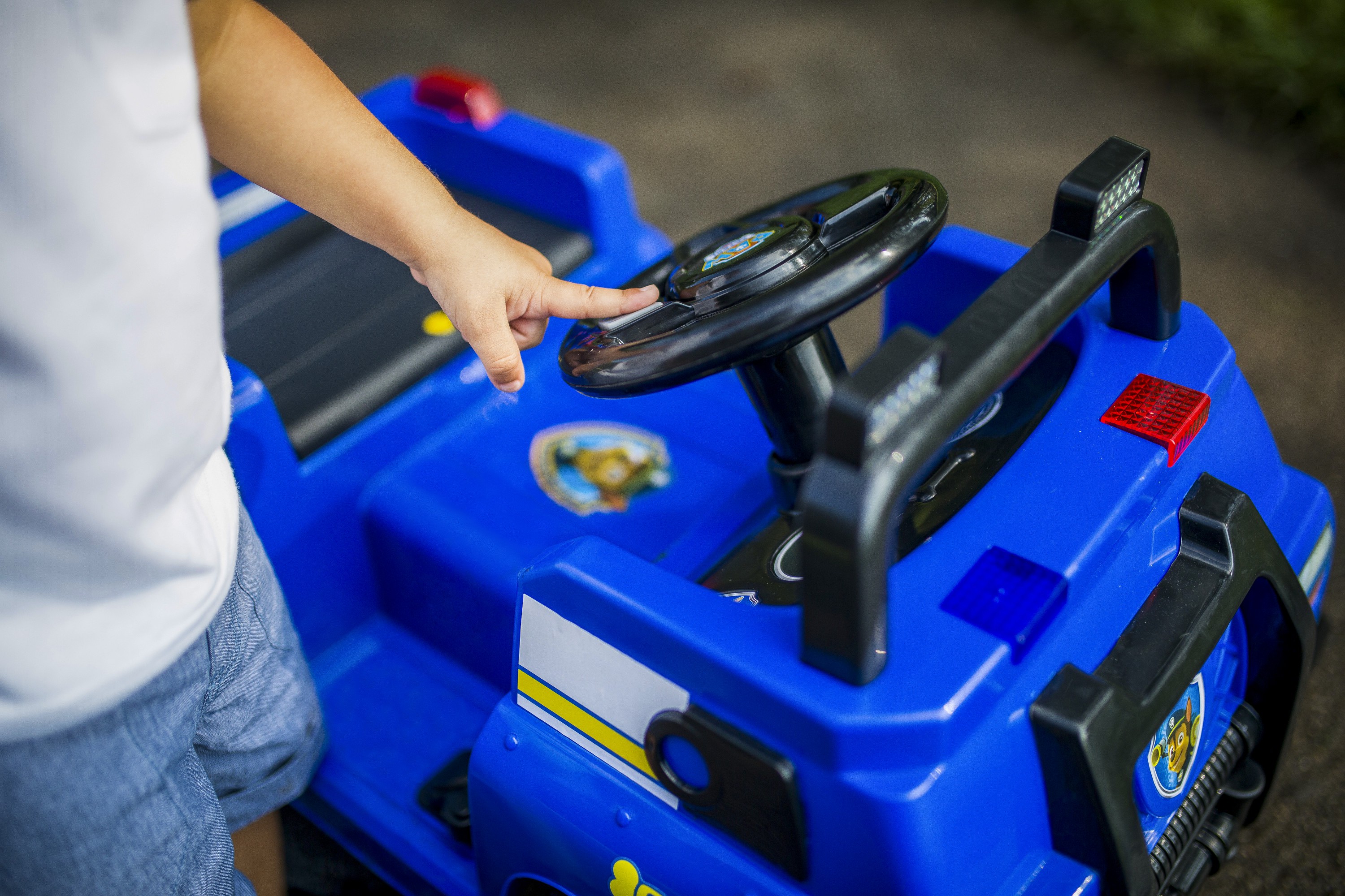 รถตำรวจแบตเตอรี่สำหรับเด็กเล็ก Kid Trax Paw Patrol Chase Ride-On for Toddlers