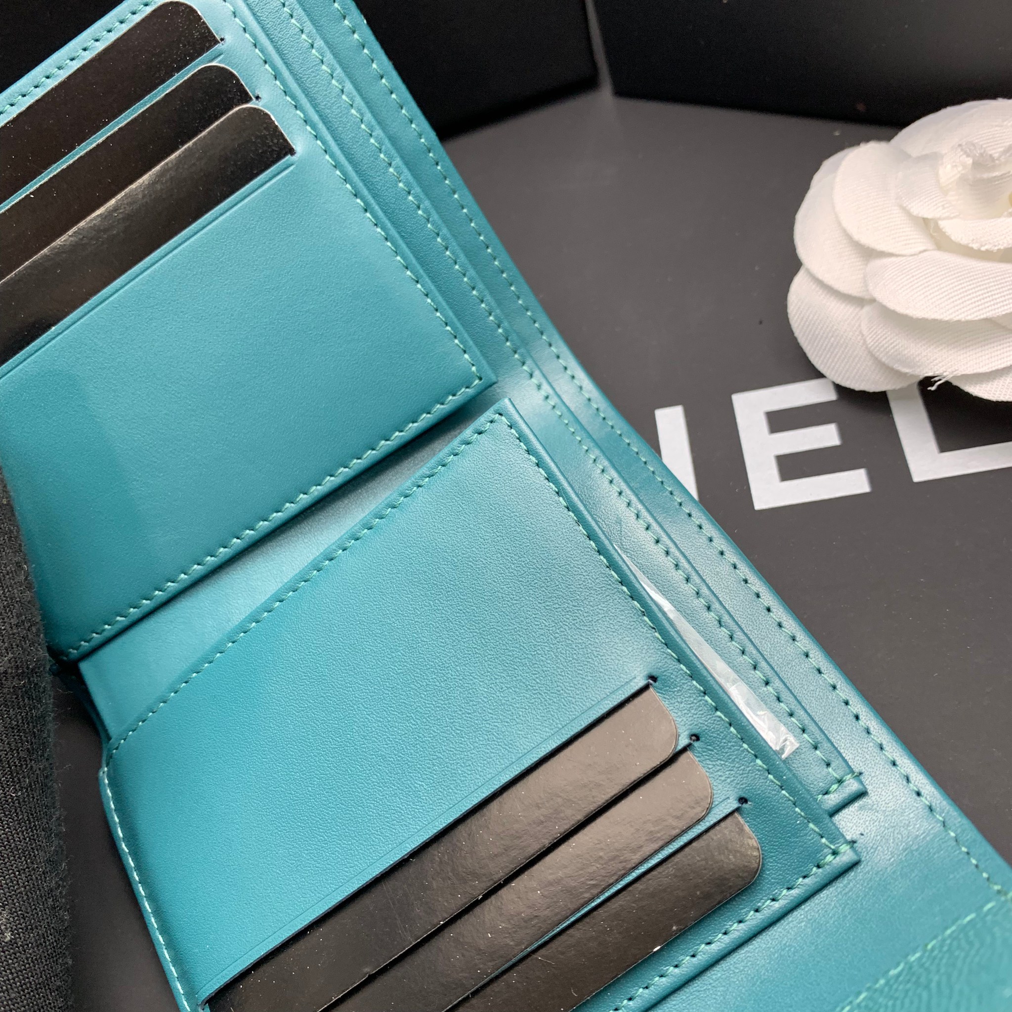 กระเป๋าสตางค์ cn boy wallet ใบสั้น สีฟ้า