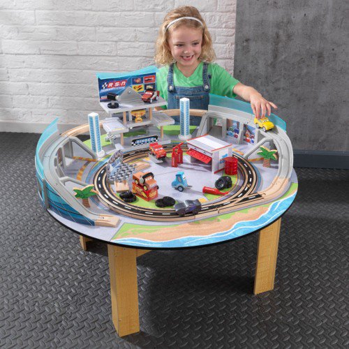 โต๊ะกิจกรรมพร้อมเมืองจำลอง KidKraft Disney Cars 3 Florida Racetrack Set & Table