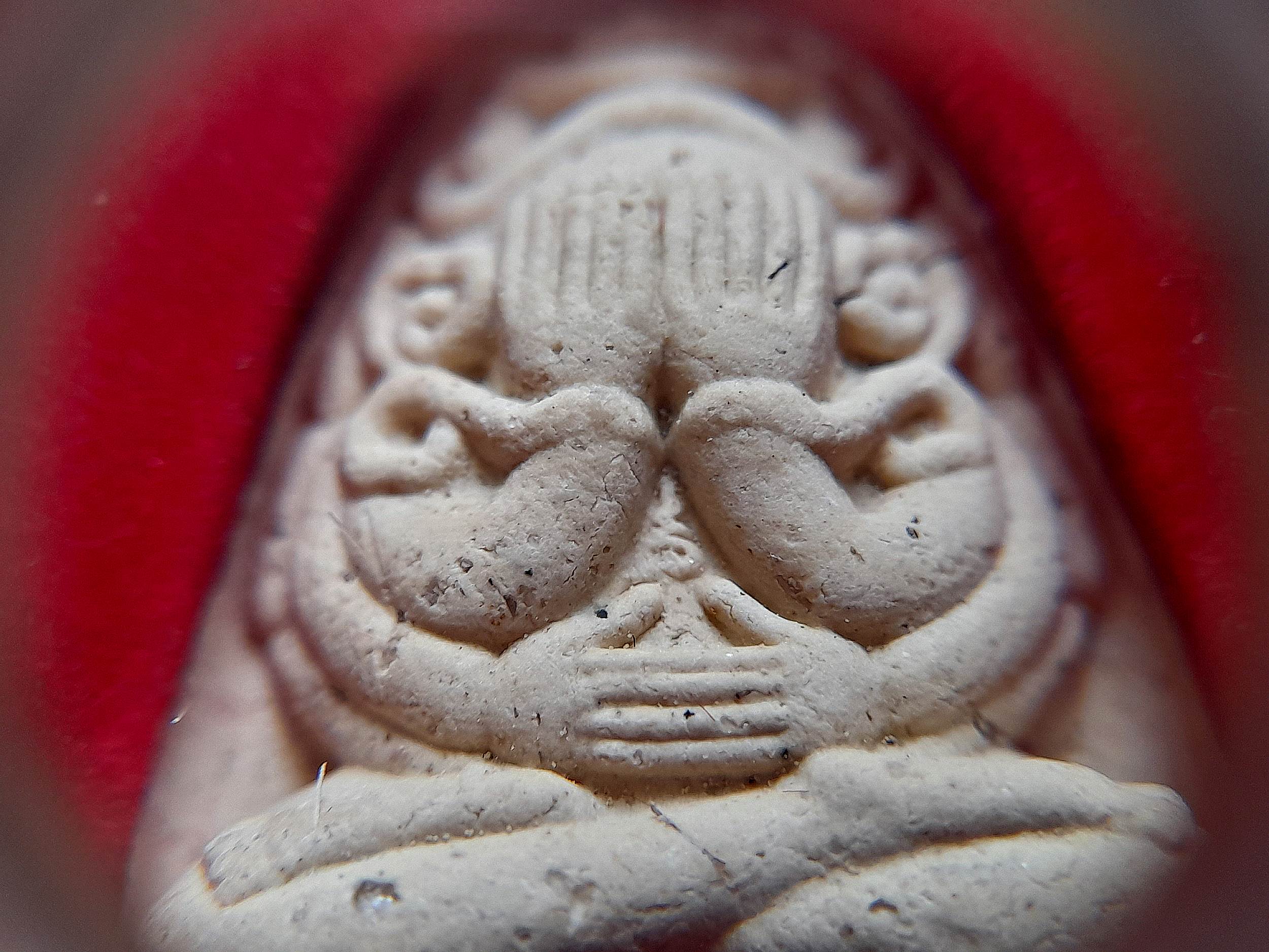 พระปิดตา มหาลาภ ยันต์ยุ่ง 4มือ หลังยันต์นะพรชัย (#ชุดรวม3องค์) ปี2542 เนื้อผง(รวมผงมวลสาร+เส้นผมเกศา+พลอยเสก เศษลูกแก้วสารพัดนึก) #รับประกันแท้และทัน - หลวงพ่อยุงยุทธ วัดเขาไม้แดง จ.ชลบุรี