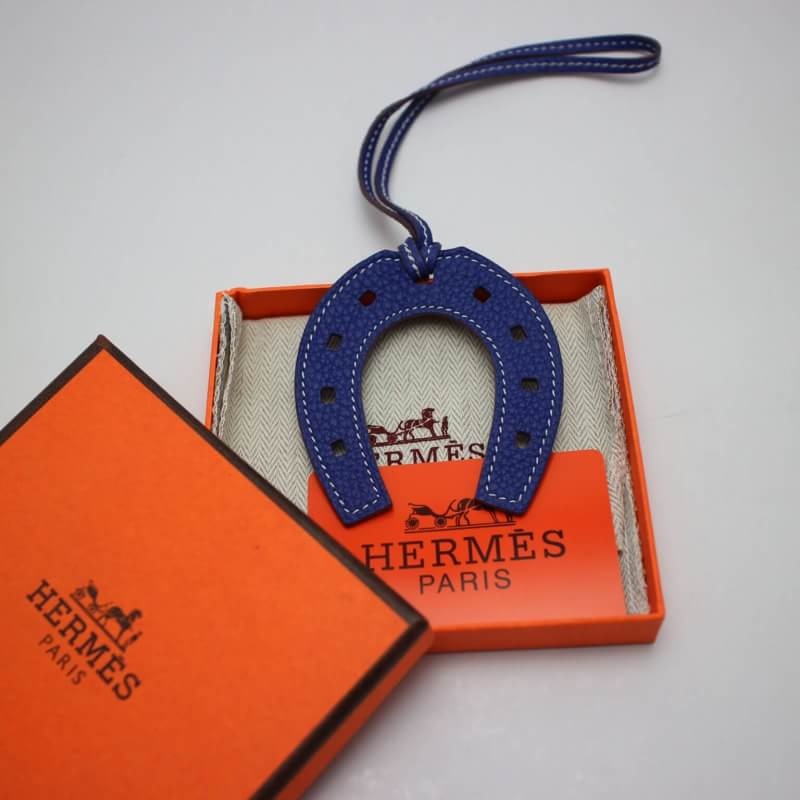 ที่คล้อง ที่ห้อย กระเป๋า hm togo leather รูปเกือกม้า มีหลายสี สต๊อกเปลี่ยนตลอดสอบถามได้ค่ะ