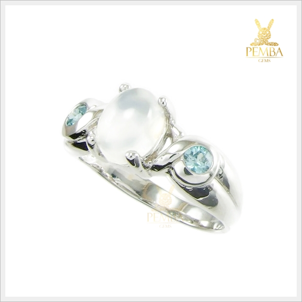 แหวนมูนสโตน สีขาวนวล ชวนหลงใหล