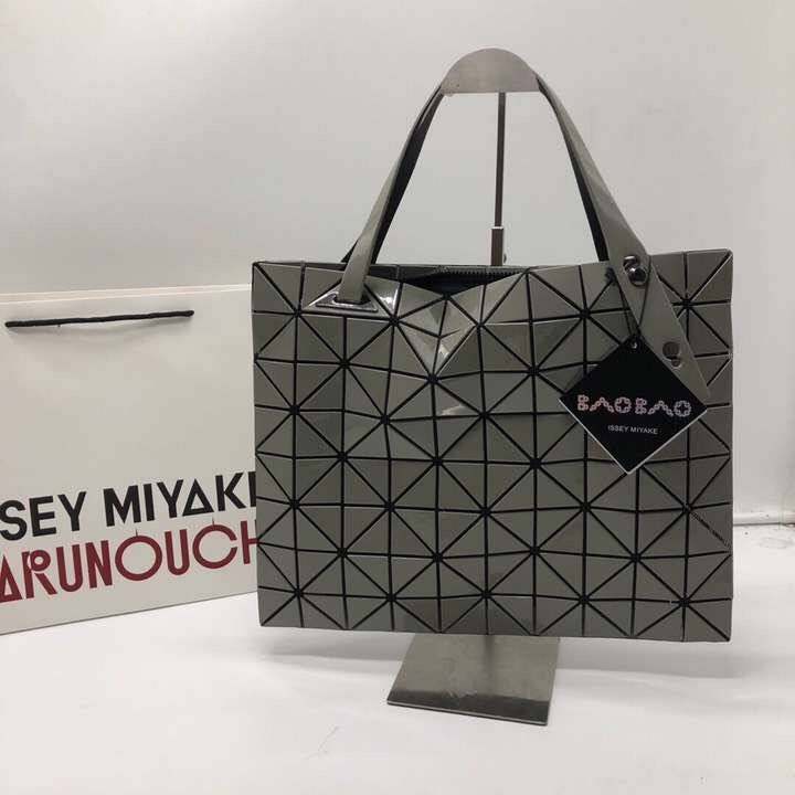 พร้อมส่ง กระเป๋า issey 8x10 มีหลายสี