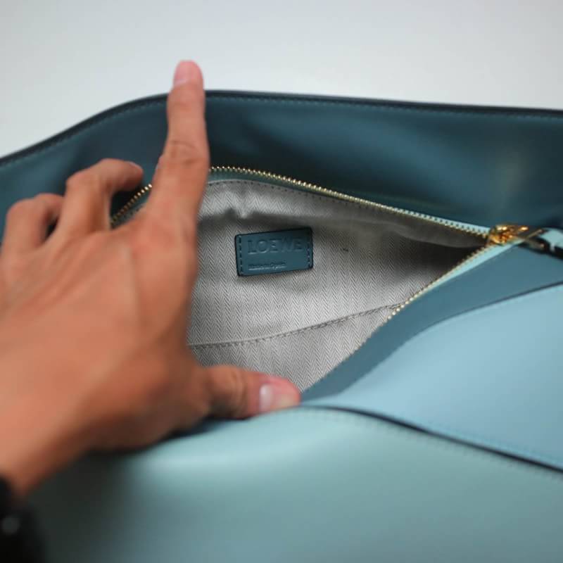 กระเป๋า loe puzzle bag 12 นิ้ว สีฟ้า