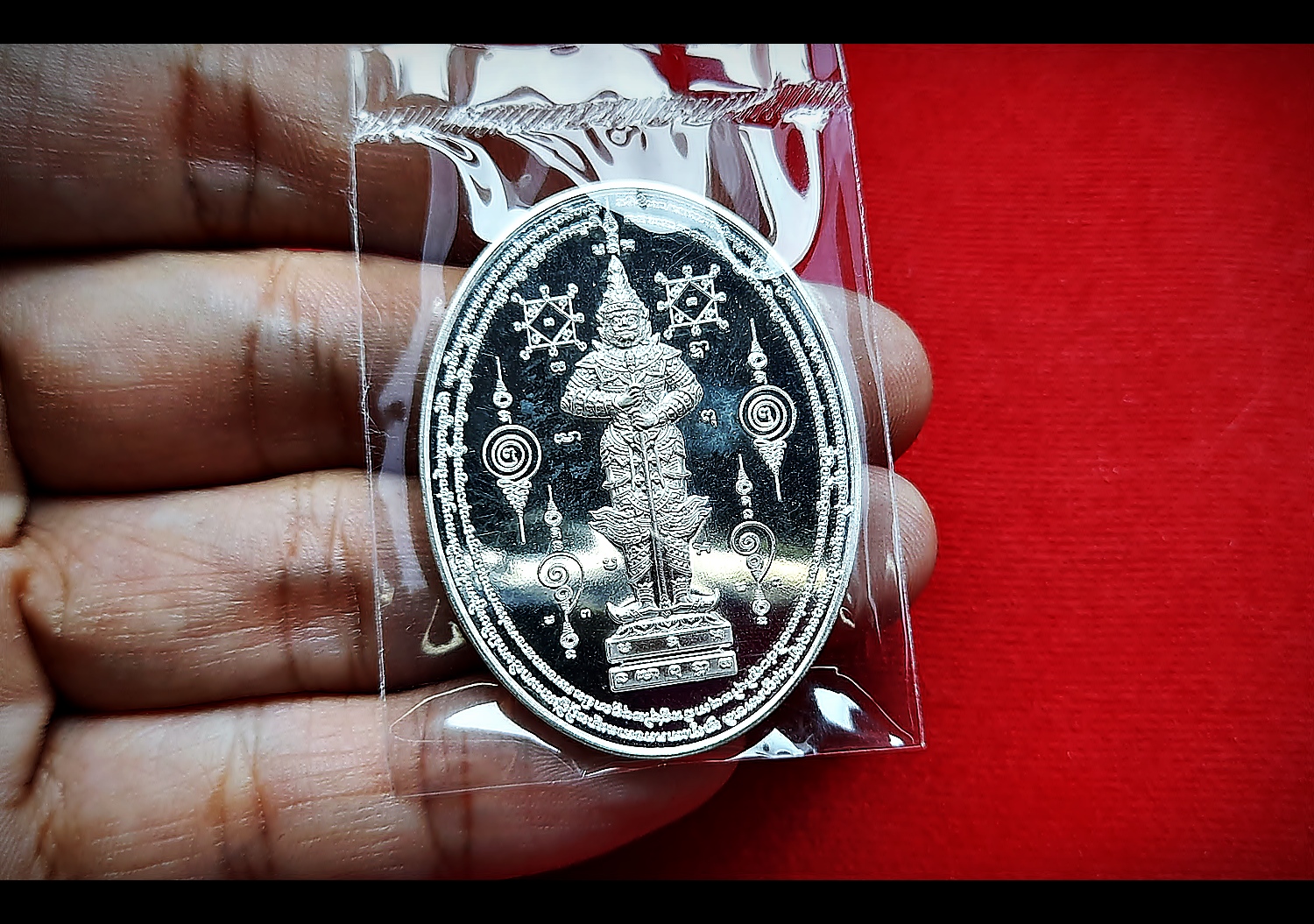 เหรียญรอยพระพุทธบาทหลังท้าวเวสสุวรรณ เนื้อเงินแท้ ปี2561 (เข้าพิธีหลวงพ่อเล็ก เข้ากรรมฐาน3วัน3คืน เสกเป็น #มหาสะท้อน ปี2563) - หลวงพ่อเล็ก วัดท่าขนุน