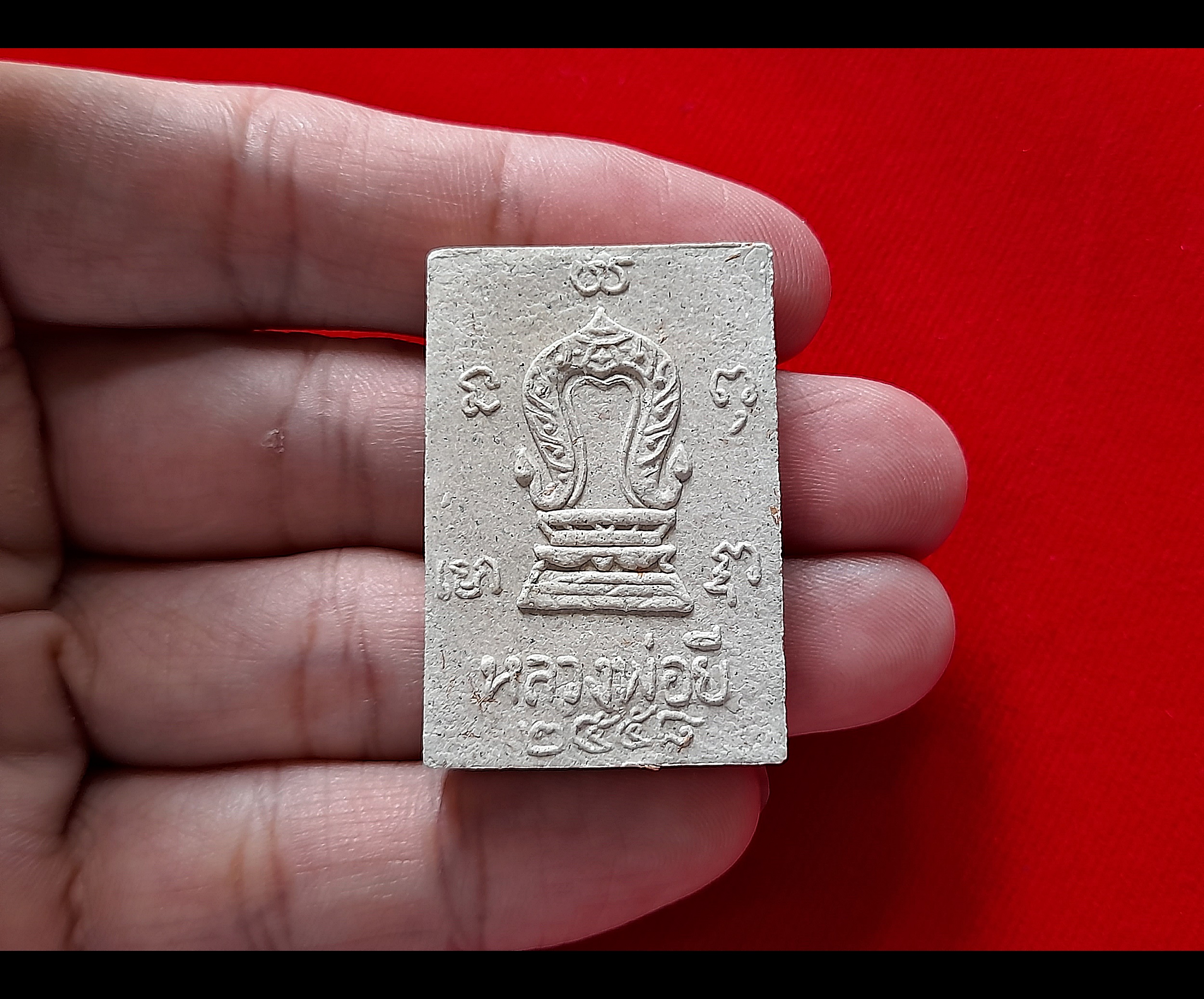 หลวงพ่อยี วัดดงตาก้อนทอง พิมพ์นั่งตั่ง เนื้อผงมวลสารวิเศษ ฝังข้าวทิพย์ ปี2558 #รับประกันแท้ - หลวงพ่อถาวร วัดปทุมวนาราม