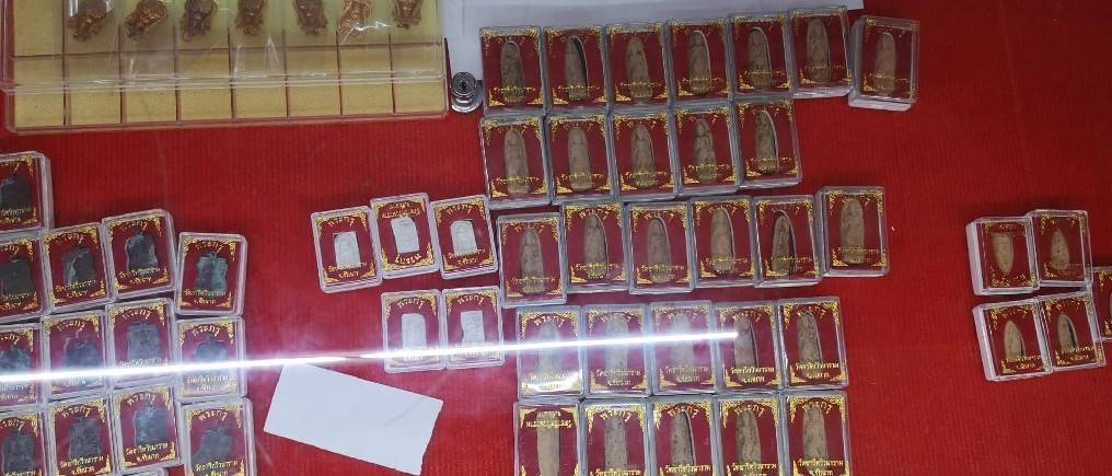 พระลีลา วัดอารีทวีนาราม(วัดหนองอีดุก) เนื้อดิน(พระกรุ กรุแตก) ทัน หลวงพ่อกวย วัดโฆสิตาราม(วัดบ้านแค) ปลุกเสก ปี2515 (#รับประกันแท้)