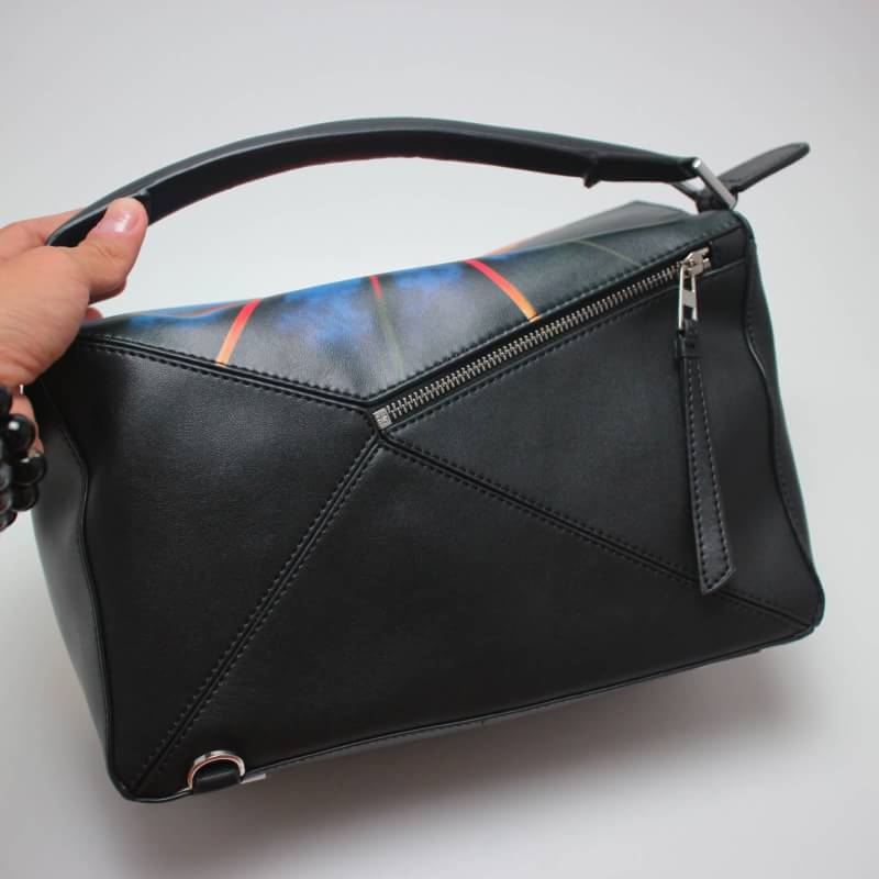 กระเป๋า loe puzzle bag 12 นิ้ว สีดำลายพระอาทิตย์