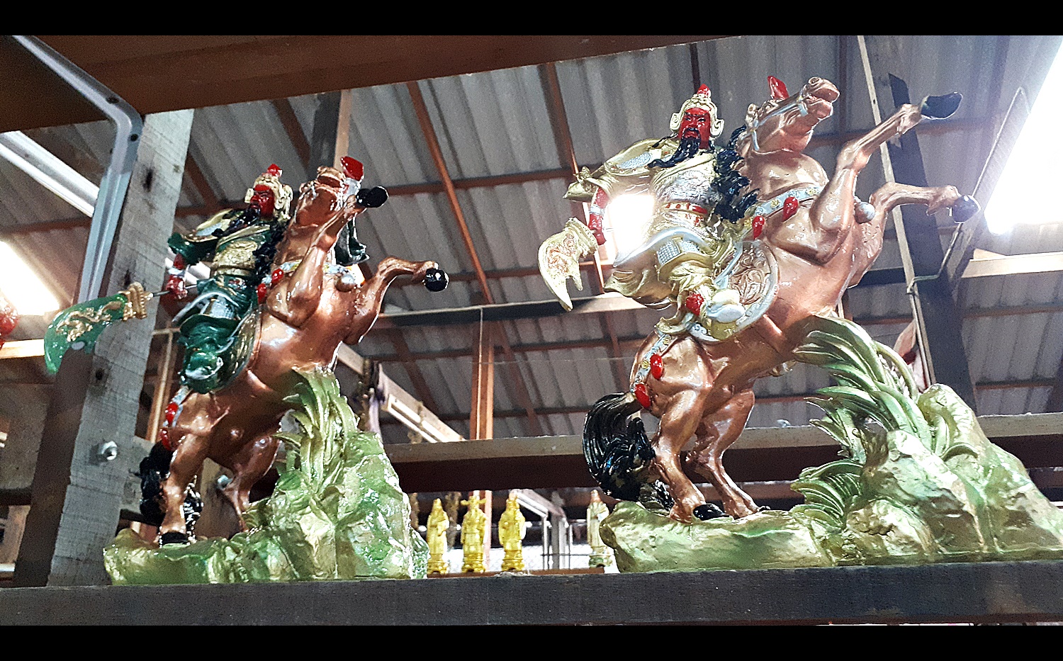 รูปหล่อ เซียน กวนอู ออกศึกขี่ม้า เนื้อเรซิ่นลงสี (ขนาดใหญ่ ขายปลีก ขายส่ง)