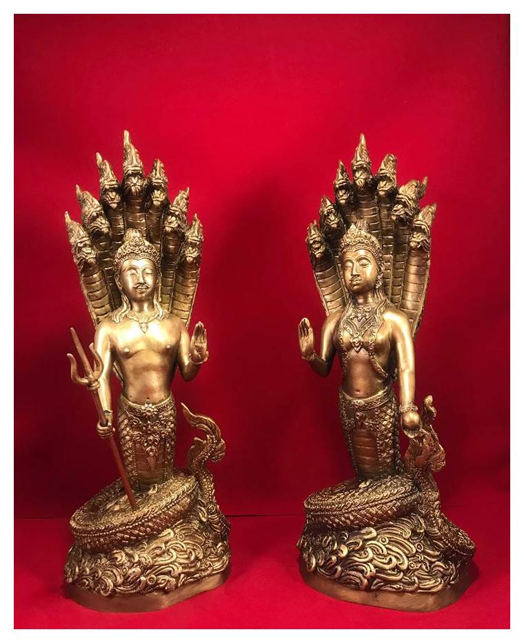 รูปหล่อ คู่ พญานาคราช ปางประทานพร ถืออาวุธ (ท่านปู่นาคา-ศรีสุทโธ ท่านยานาคี-ศรีปทุมวัน) พญานาคปรก 7ตน 7หัว โลหะทองเหลือง (ขนาดบูชา สูง15นิ้ว) (ขายปลีก ขายส่ง)