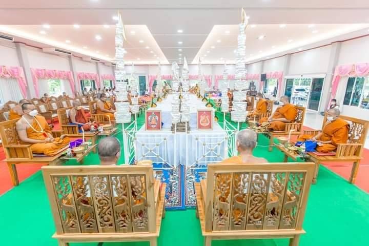 พระกริ่ง หลวงพ่อกวย ชุตินฺธโร (ฉายา "ชุ-ติน-ธะ-โร" ของ หลวงพ่อกวย แปลว่าผู้ทรงไว้ซึ่งความรุ่งเรือง ) รุ่นแรก เนื้อทองลำอู่+เนื้อชนวน (ชุดกรรมการ) ปี2565 #รับประกันแท้ - หลวงพ่อกวย วัดโฆสิตาราม