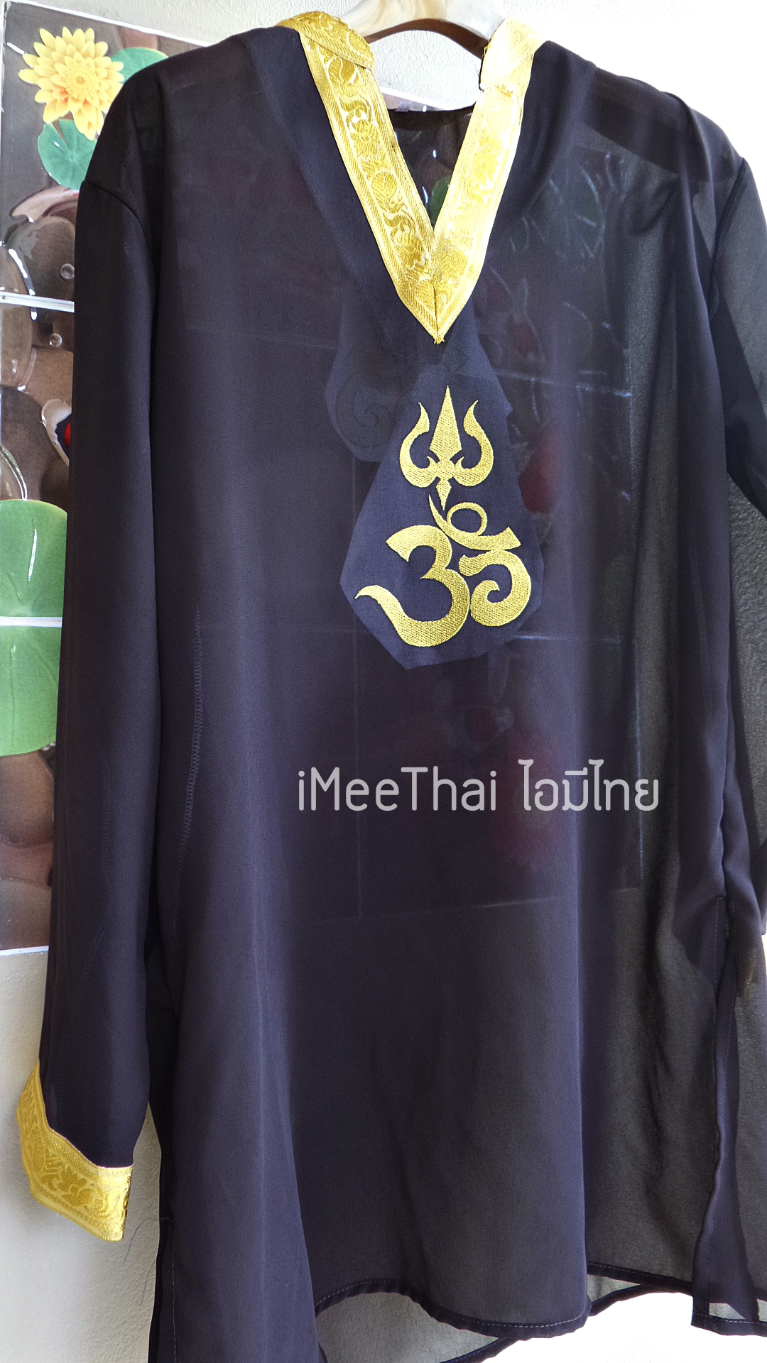 เสื้อสีดำแขนยาว ปักอักษร โอมตรีศูล