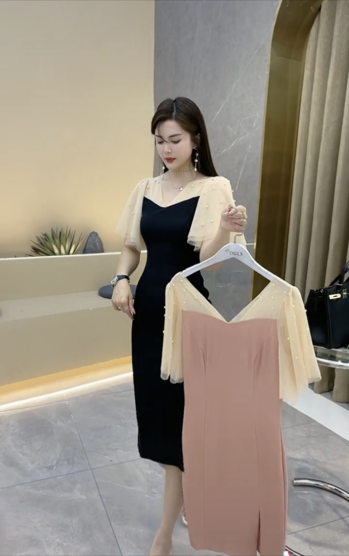 ลุคceoเดรสแฟชั่นไตล์ตะวันตก แต่งลูกปัดหวานมีสไตล์ไม่ซ้ำใคร W6506008 ดำ ชมพู L,XL ,XXL ,3XL