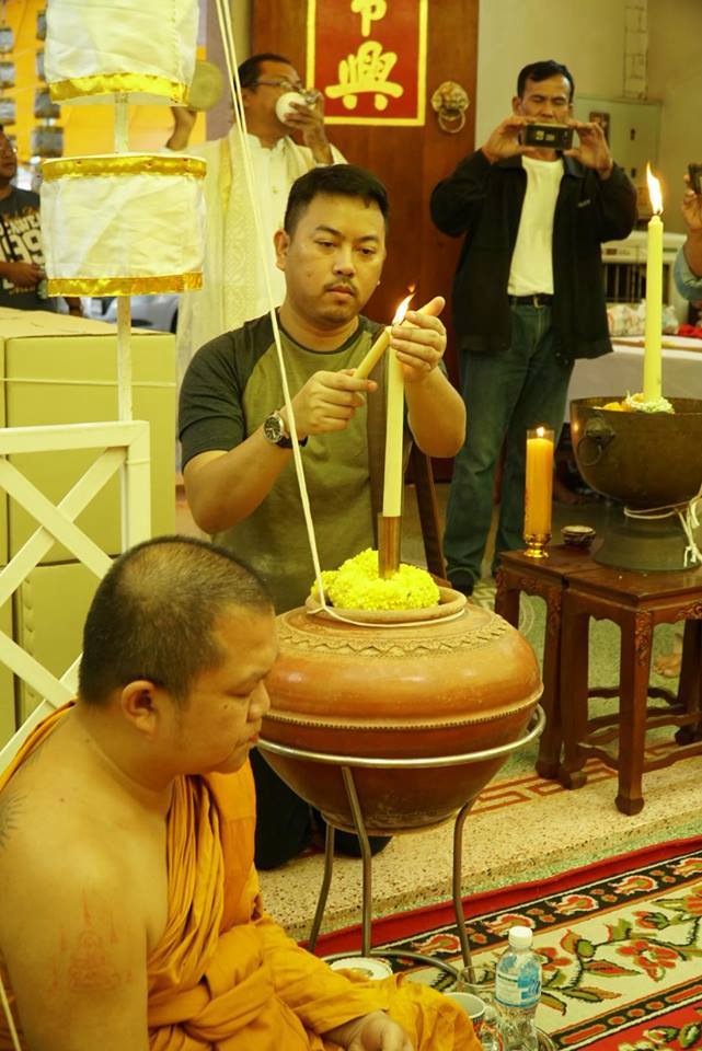 รูปหล่อ เซียนแปะโรงสี วัดศาลเจ้า รุ่นเจ้าสัวฟ้าประทาน ปี2560 เนื้อเรซิ่น สีงาช้าง (ขนาดองค์บูชาหน้าตัก 12นิ้ว องค์ขนาดใหญ่)