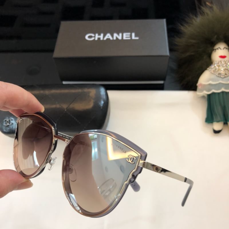 แว่นกันแดด cn มีหลายสี