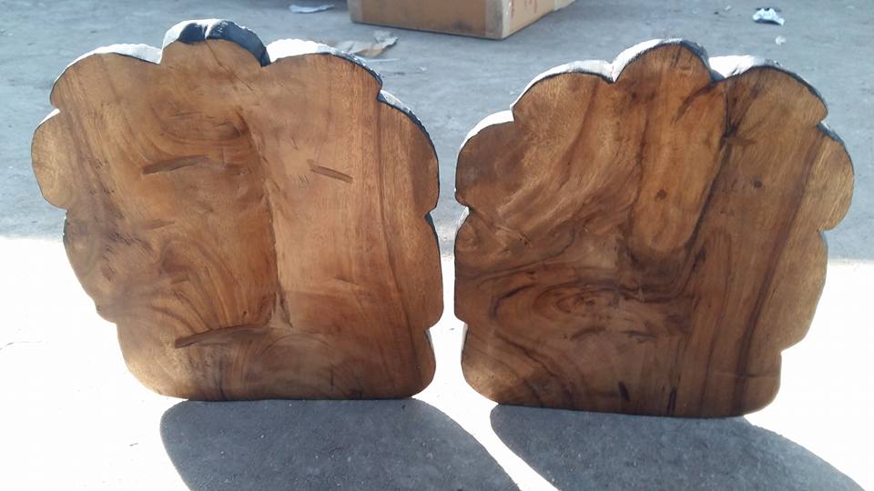 ไม้จามจุรีแกะสลััก หน้าอินเดียแดง ตั้งได้ แขวนได้