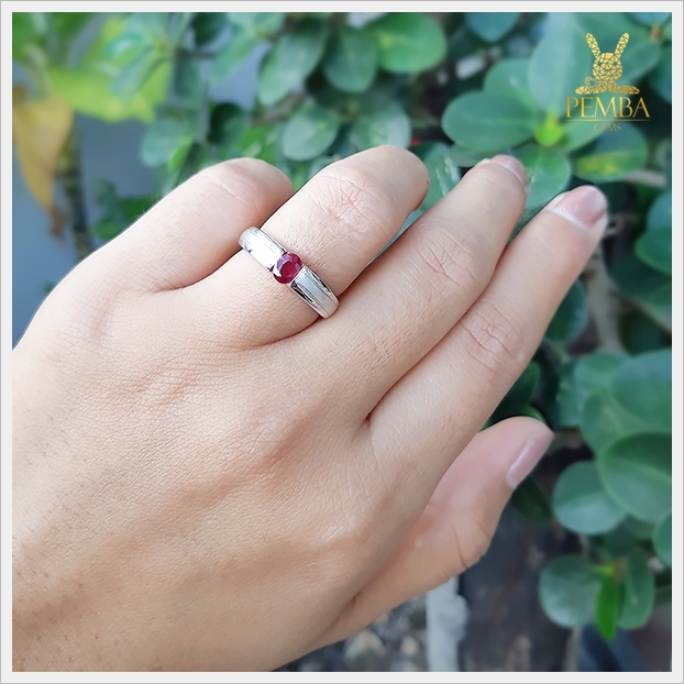 แหวนทับทิมแท้ สีแดงเข้มสวยงาม ดีไซน์เรียบๆ ดูมีสไตล์ แหวนพลอยแท้