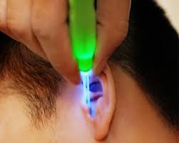 ที่แคะหูติดไฟพร้อมที่ตัดเล็บและแหนบ