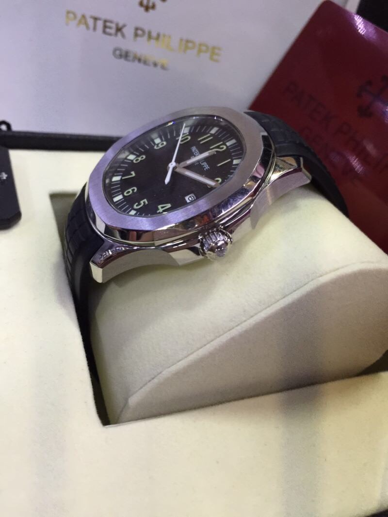 นาฬิกา Patek Philippe รุ่น Aquanaut สีเงิน สายยางสีดำ หน้าปัดสีดำ King Size สวยในสไตล์คุณ