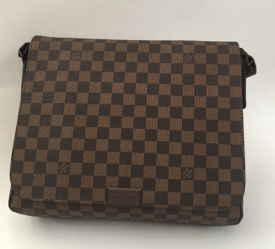 กระเป๋า lv damier messenger bag สีน้ำตาล 12 นิ้ว