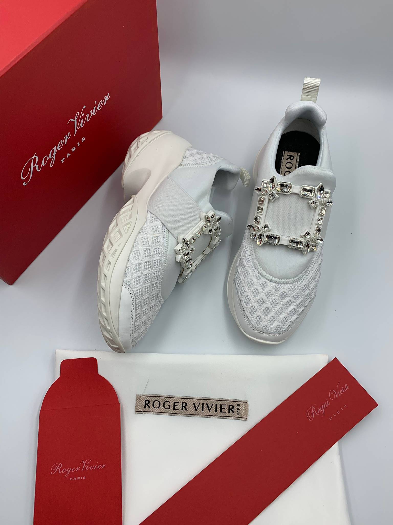 รองเท้าผ้าใบ rv sneakers มีหลายลาย สีขาว เทา ดำ