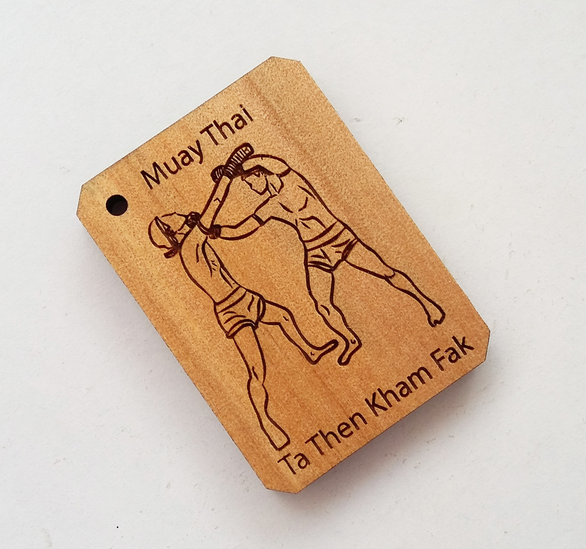 พวงกุญแจไม้แกะสลัก แม่ไม้มวยไทย-ตาเถรค้ำฝัก