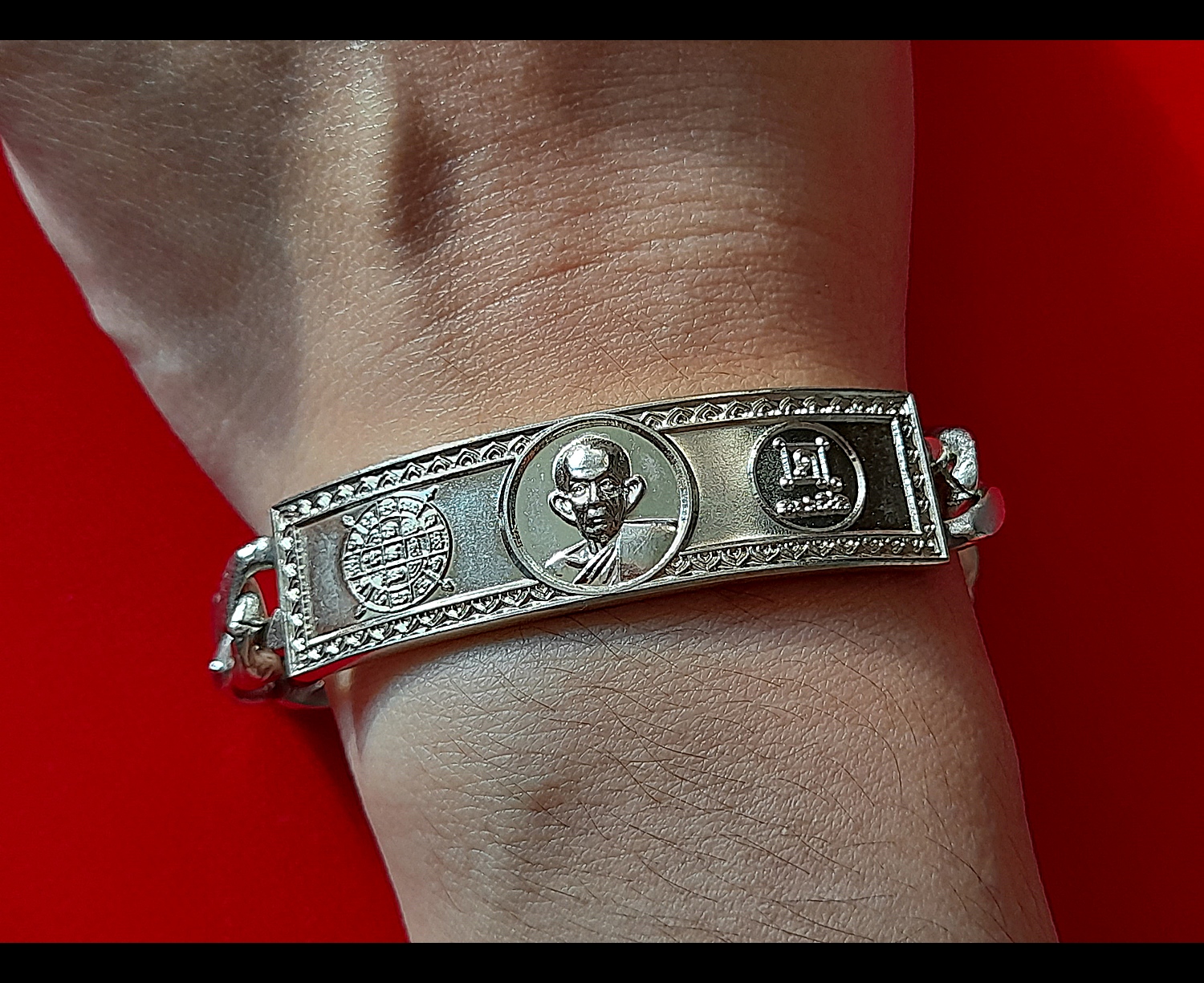 เลสสร้อยข้อมือ ยันต์หนุนเสริมดวง หลวงพ่อกวย วัดโฆสิตาราม(วัดบ้านแค) จ.ชัยนาท เนื้ออับปาก้า (เส้นเล็ก น้ำหนัก2บาท) ปี2564 - #สร้างและปลุกเสกจากวัดโฆสิตาราม #รับประกันแท้