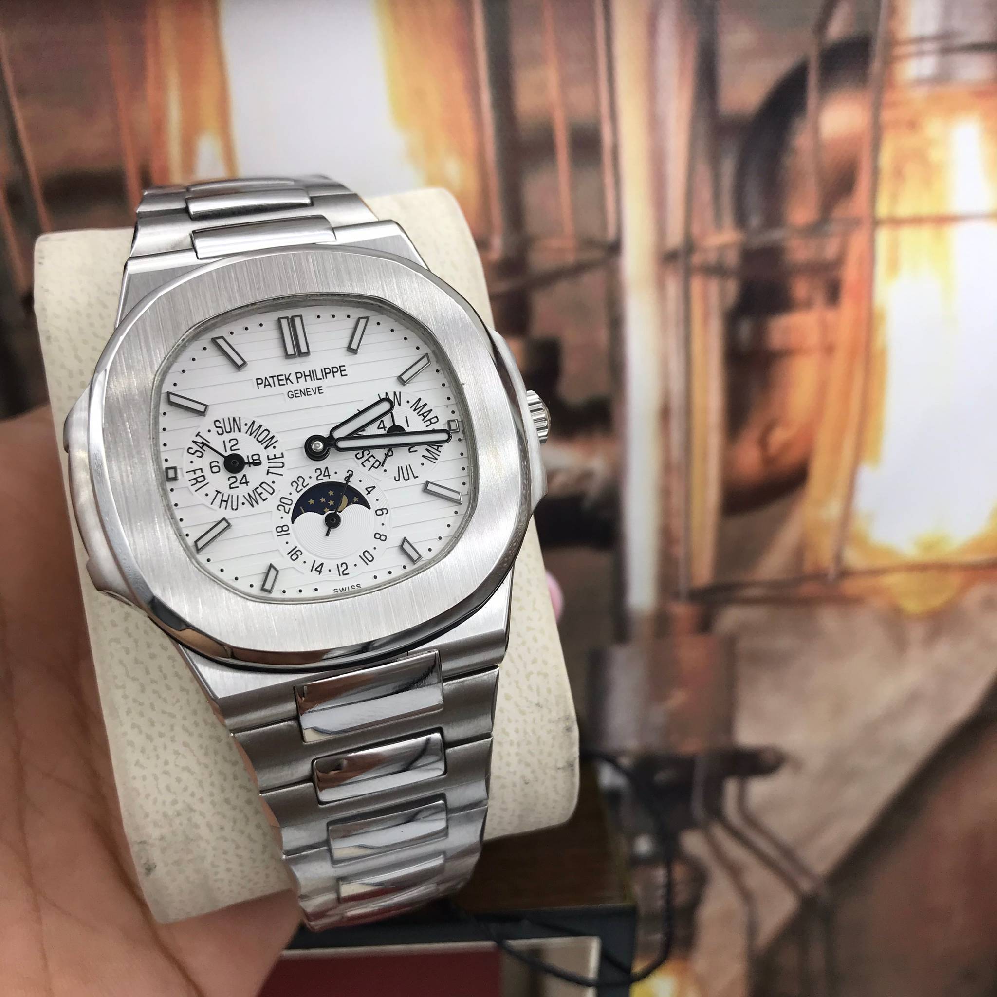 นาฬิกา Patek Philippe รุ่น Men's Nautilus Chronograph สีเงิน สายเลสสีเงิน หน้าปัดสีขาว