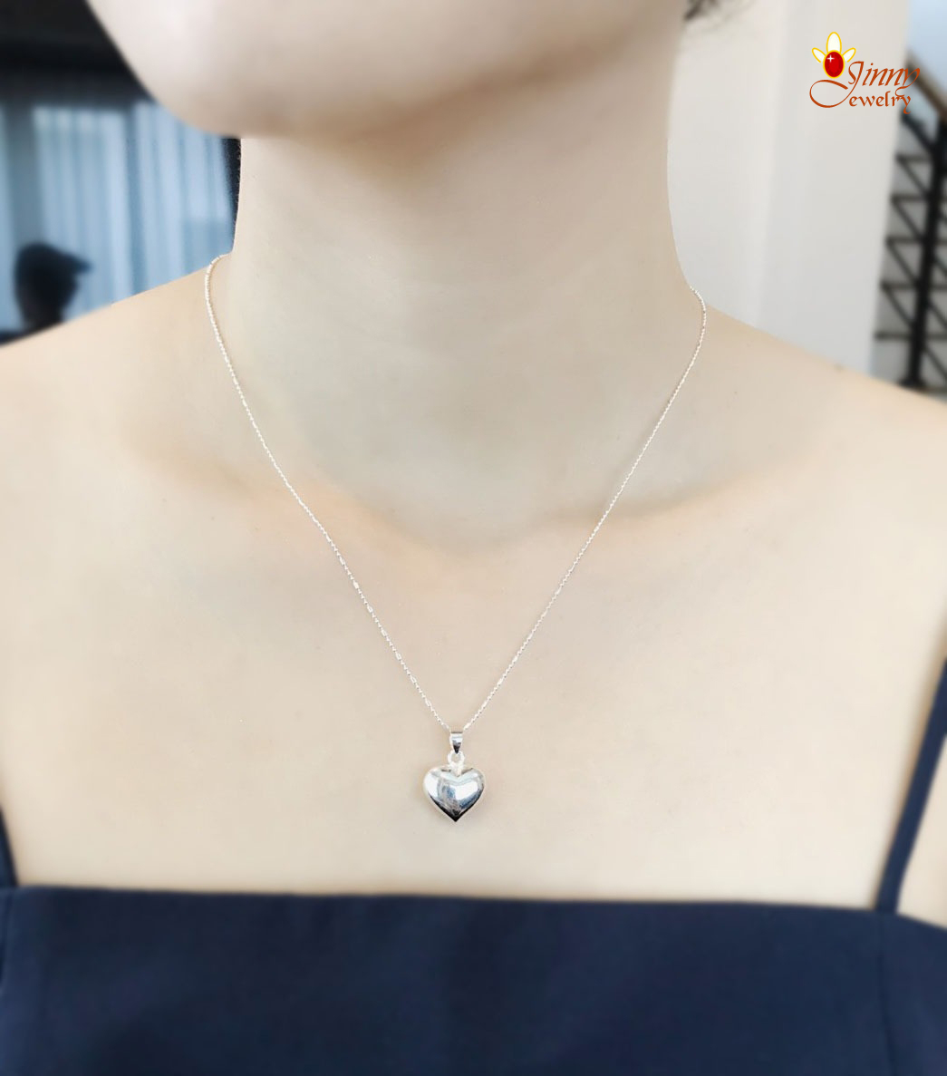 สร้อยเงินแท้ 92.5% สร้อยพร้อมจี้หัวใจ งานหัวใจสวยๆ ขนาดกลางๆ กำลังพอดี เหมาะสำหรับเป็นของขวัญให้คนพิเศษ (เรือนเงินแท้)