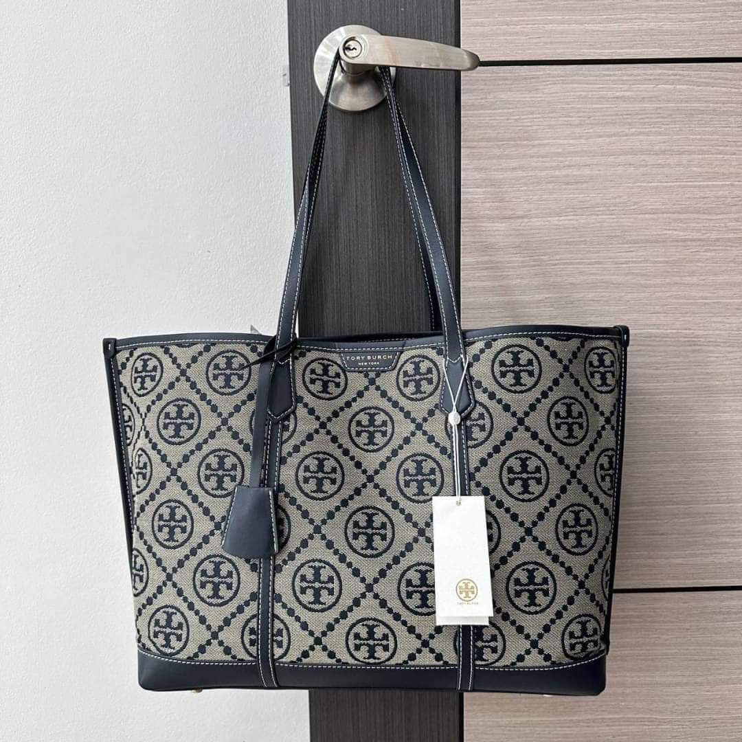 TORY BURCH PERRY T MONOGRAM JACQUARD TRIPLE COMPARTMENT TOTE (แอดไลน์ก่อนสั่งซื้อ)