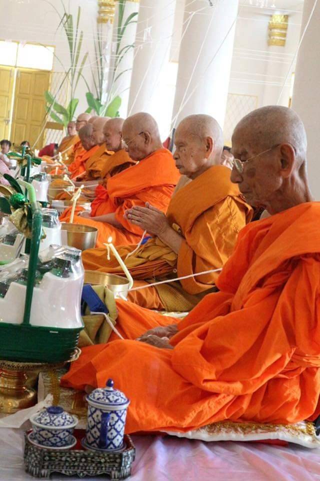 รูปหล่อ หลวงพ่อโสธร (หน้าตัก5นิ้ว) เนื้อทองเหลือ ปิดทองแท้ ฐานสีแดง ปี2560