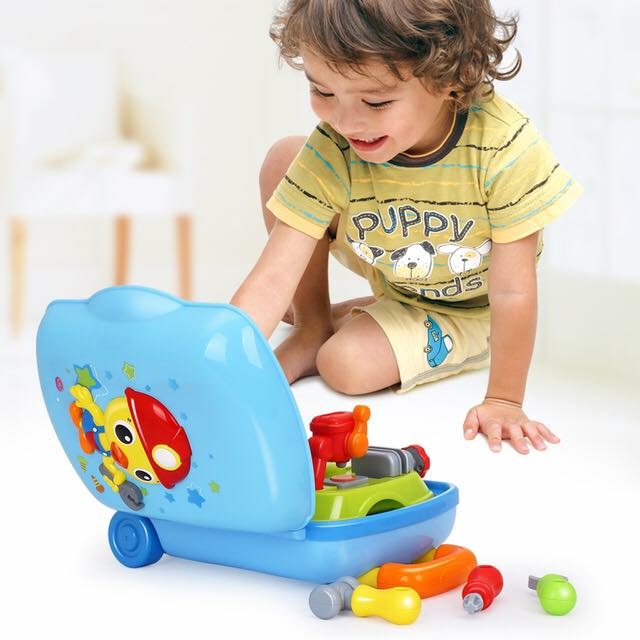กระเป๋าเดินทางล้อลากสำหรับวิศวกรตัวจิ๋ว Huile Toys Carry-Along-Suitcase (Engineer)