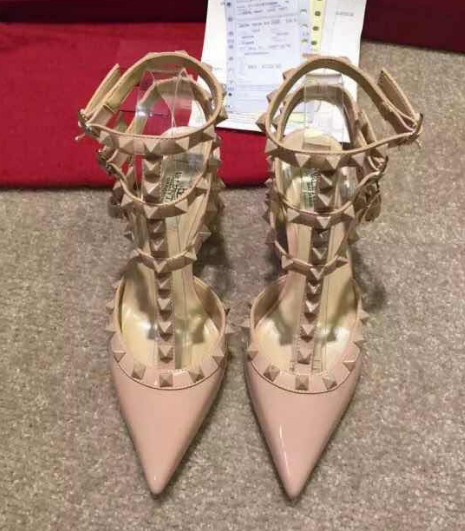 รองเท้า valen rockstud ankle strap รุ่นใหม่ สีชมพูอ่อน สอบถามไซส์ได้ค่ะสต็อคของเปลี่ยนตลอด