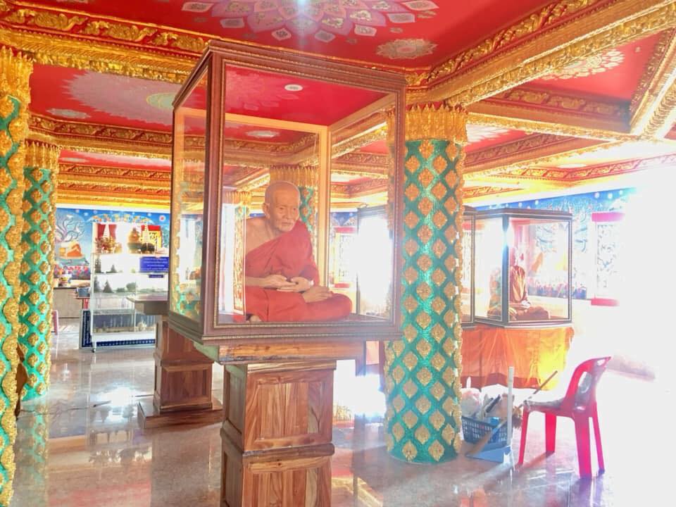 ตู้กระจก ตู้ครอบพระ ตู้ใส่พระ ขนาดใหญ่ (งานสั่งทำ) (ขายปลีก ขายส่ง) (พระ องค์ขนาดใหญ่ 30นิ้ว) (ตู้ขนาด สูง50นิ้ว กว้าง38นิ้ว))