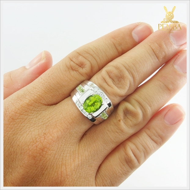 แหวนเพริดอตแท้ สีเขียวสด เงินแท้925 ชุบทองคำขาว ไซส์ใหญ่หายาก