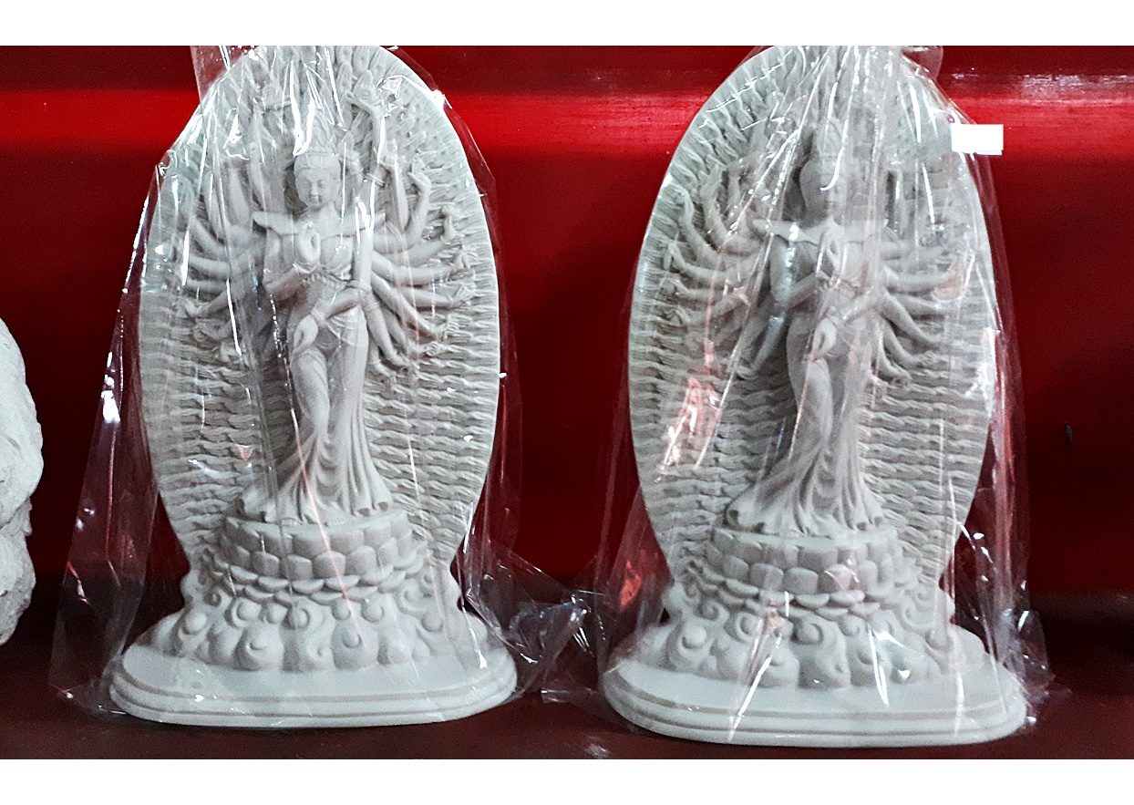 รูปหล่อ พระแม่กวนอิม พันกรพันมือ(สูง11นิ้ว ฐาน7นิ้ว) เนื้อเรซิ่นสีขาวงา - (ขายปลีก ขายส่ง)