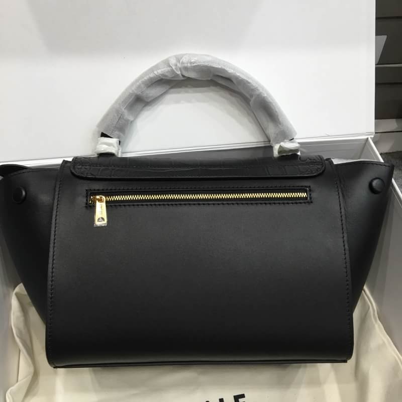 กระเป่า celi trapeze small tote bag 10 นิ้ว สีดำลายหนังจระเข้ พร้อมกล่อง