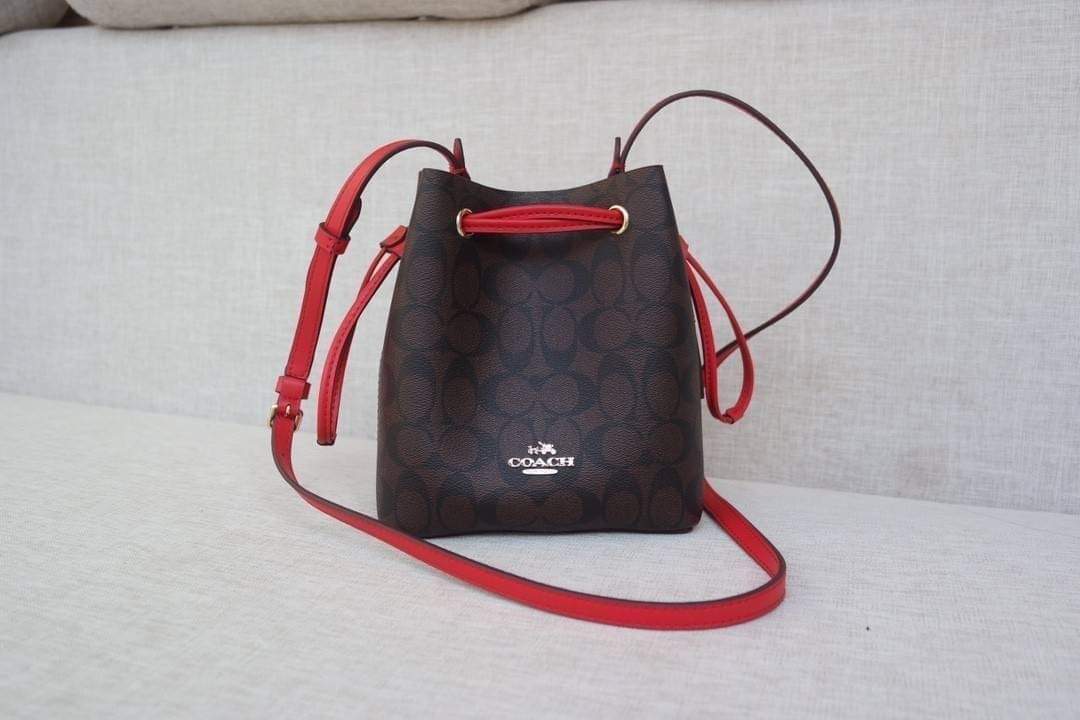 Coach Lena Crossbody In Signature Canvas (แอดไลน์ ก่อนสั่งซื้อ)