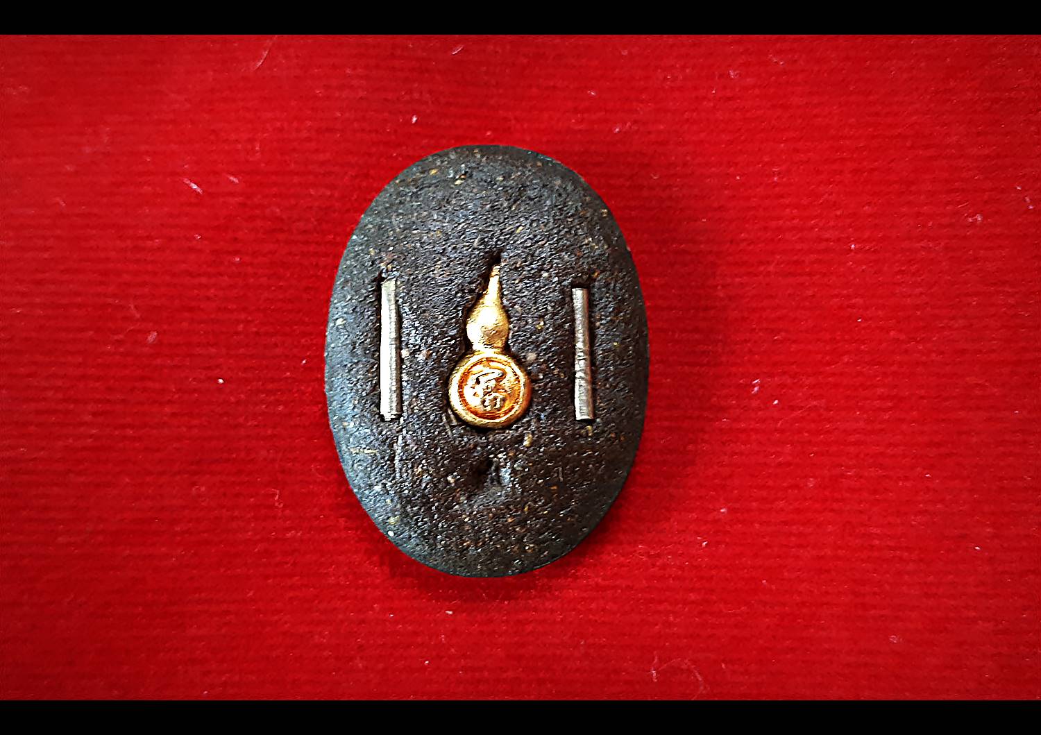 ล๊อกเก็ต เซียนแปะ รุ่น หงส์มังกร คู่บารมี ปี2562 (ฉากขาวลายแดง หยิน-หยาง) (ด้านหลัง ฝัง น้ำเต้าดูดทรัพย์ เรียกลาภ8ทิศ และ มวลสารต่างๆ) หลวพี่เก่ง วัดท่าเสา