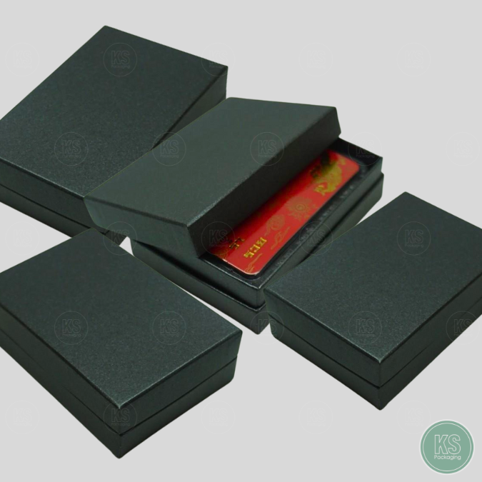กล่องสีดำใส่การ์ดแท่งทอง ขนาด 7x10x3 cm ช่วยดูแลรักษาการ์ดให้เป็นระเบียบเรียบร้อย หยิบใช้งานได้ง่าย