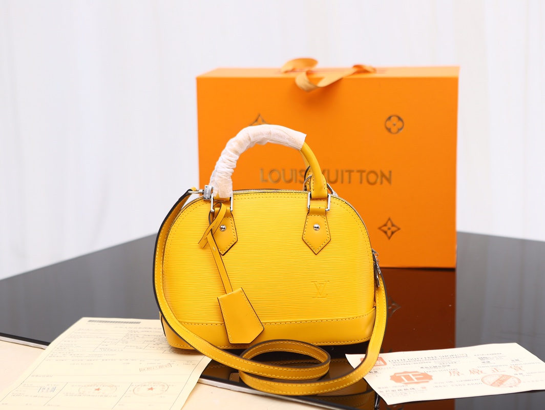 กระเป๋า lv alma bb pm epi ลายไม้ 12 นิ้ว สั่งพรีออเดอร์ได้ค่ะ มีหลายสีมากกว่านี้สอบถามได้ค่ะ