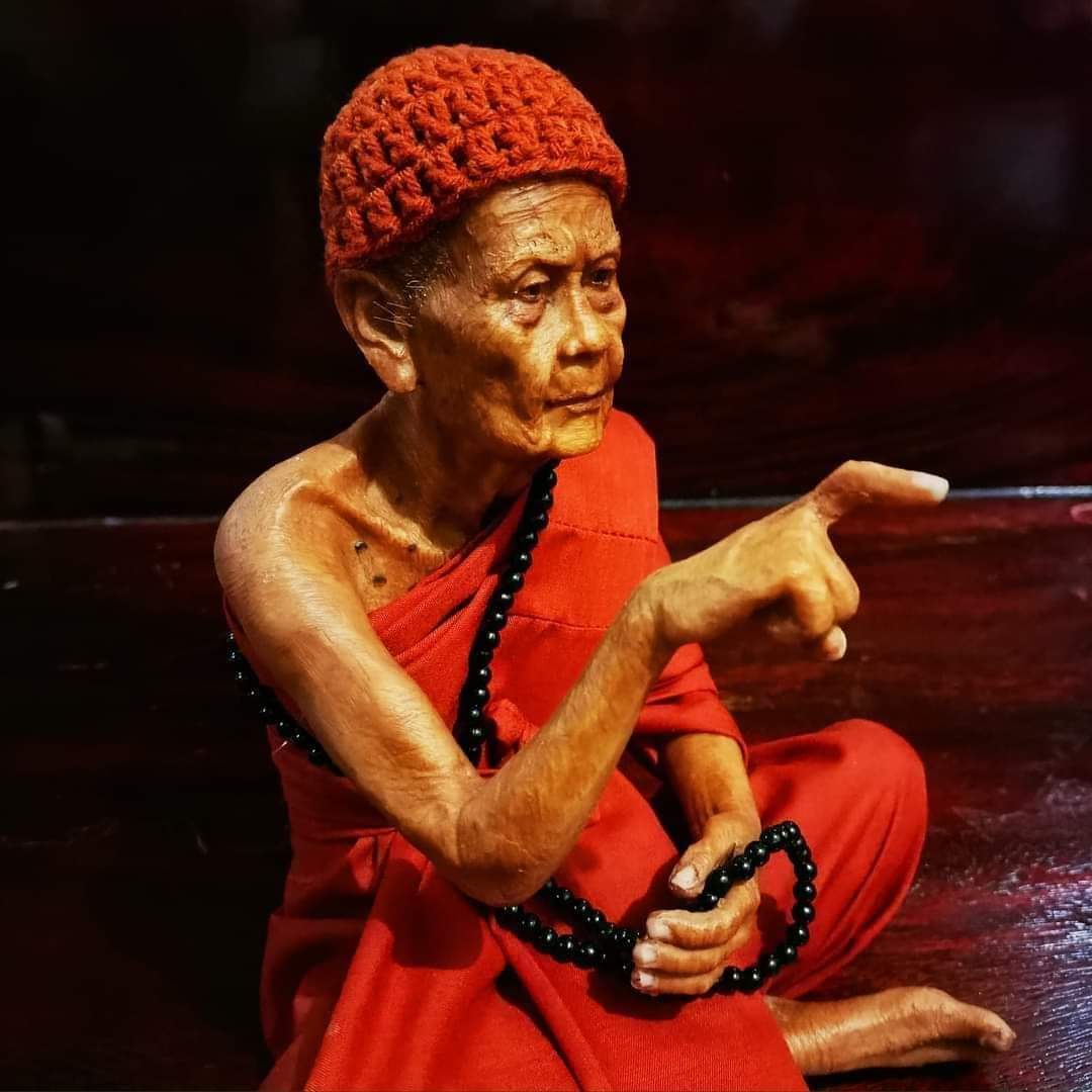 รูปหล่อ หลวงปู่หมุน วัดบ้านจาน ชี้ให้รวยทันใจ (ขนาดตั้งบูชา สูง9นิ้ว ฐาน7นิ้ว) ปี2562 #รับประกันแท้