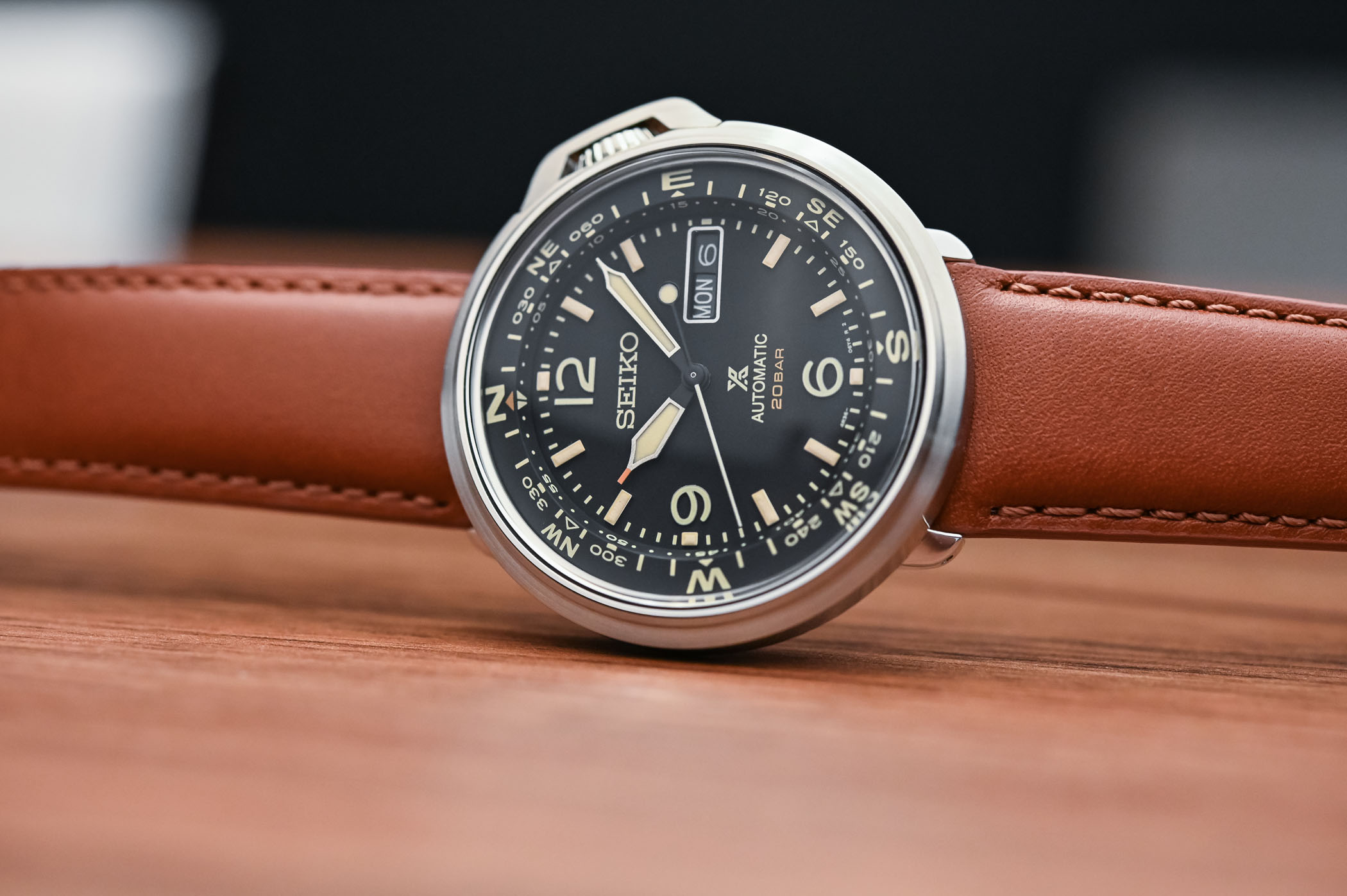 Karnvera Shop นาฬิกาข้อมือผู้ชาย SEIKO Prospex Automatic Series Compass Brown Leather Sports Watch SRPD31K1